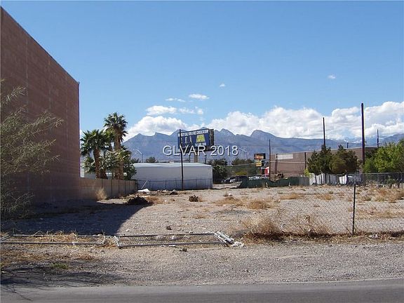 4th image of 3311 Thom Blvd