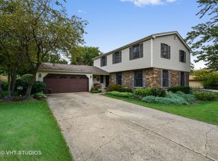 1657 Apache Dr, Naperville, IL 60563
