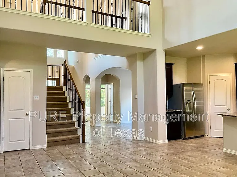1932 Kempwood Loop — Photo 4