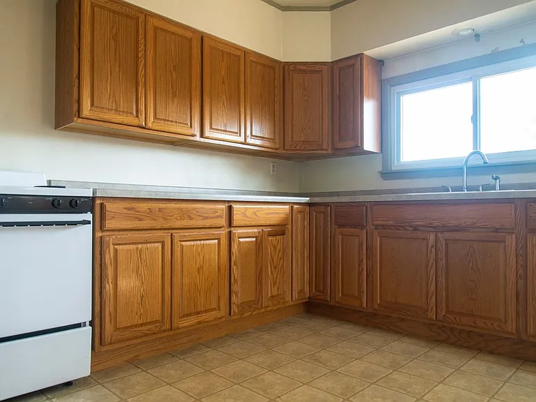 15-17 N 15th Ave E — Photo 10