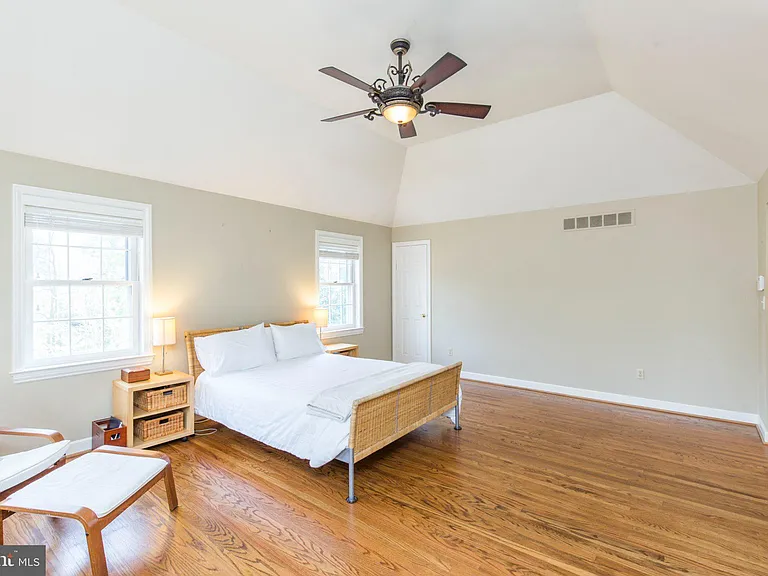 101 Woods Ln — Photo 25