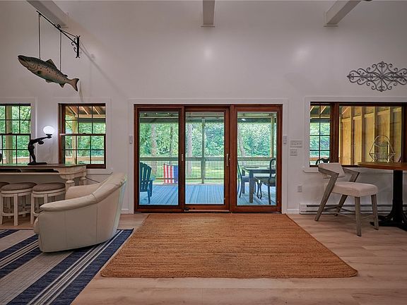5th image of 214 Youngs Ln