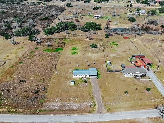 4th image of 413 West Oaks