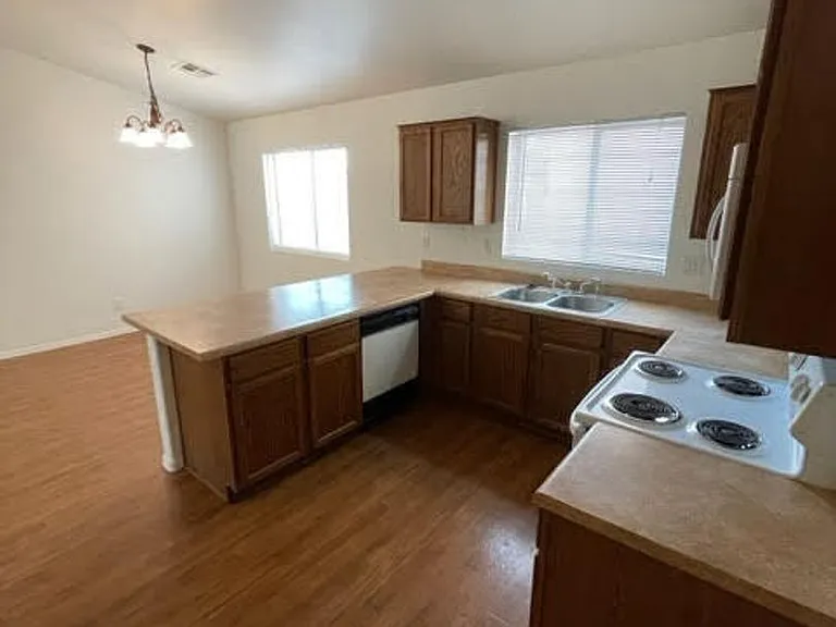 23438 W Cocopah St — Photo 7