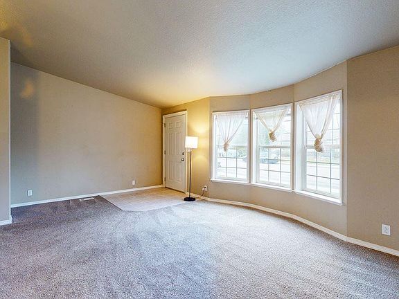 4th image of 8431 W Yellowstone Ave