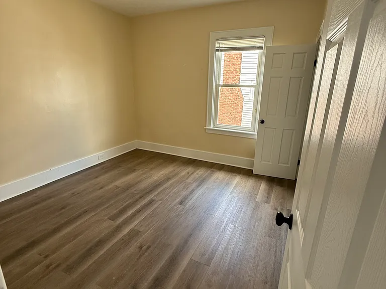 613 Plymouth Pl #1 — Photo 4