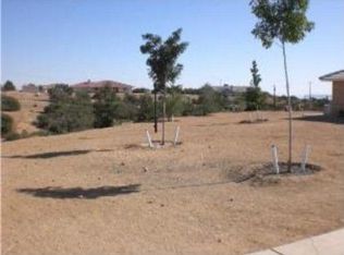 11090 Lantry Ln, Oak Hills, CA 92344