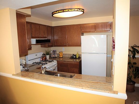 4th image of 23947 Del Monte Dr Unit 4
