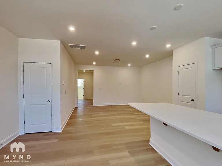 1546 Cedar Tree Dr — Photo 2
