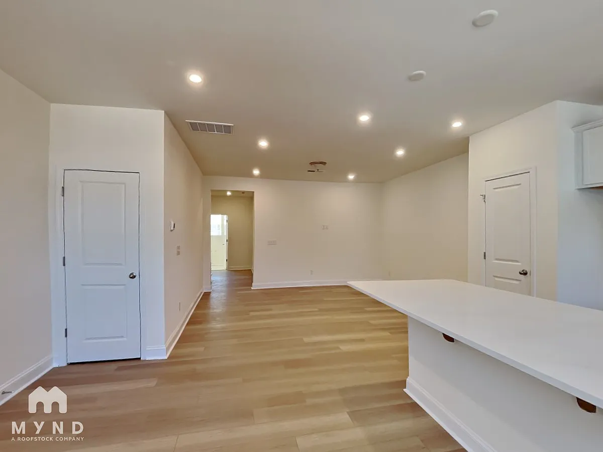 Building Photo - 1546 Cedar Tree Dr