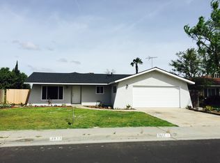 1911 Windsor Dr, Kingsburg, CA 93631