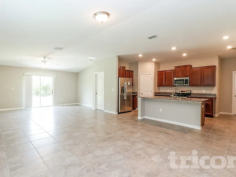 1724 Broad Winged Hawk Dr — Photo 3
