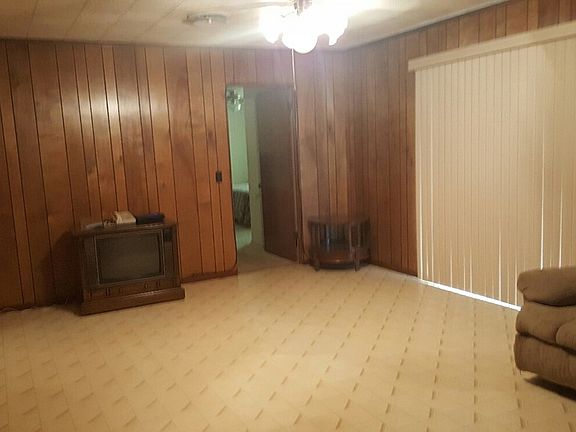 3rd image of 1904 S Westgate Dr