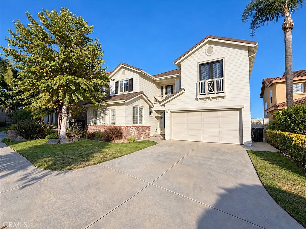 5 bed, 3260 sqft, $7,600 — Photo 1