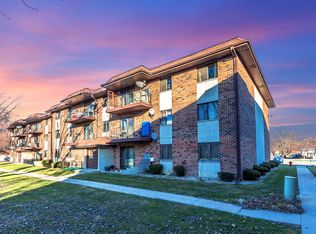 14959 Willowcrest Ct APT 20, Midlothian, IL 60445