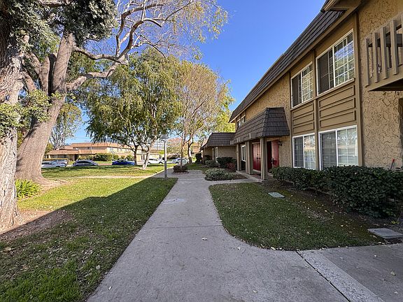 3rd image of 10417 Echo River Ct