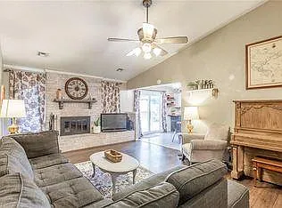 908 Cooper Ln — Photo 5