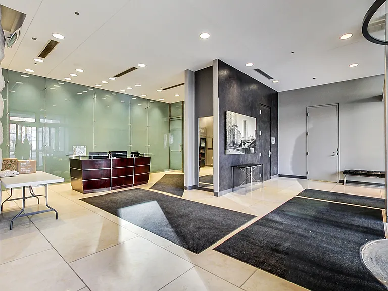 600 N Kingsbury St #809 — Photo 3