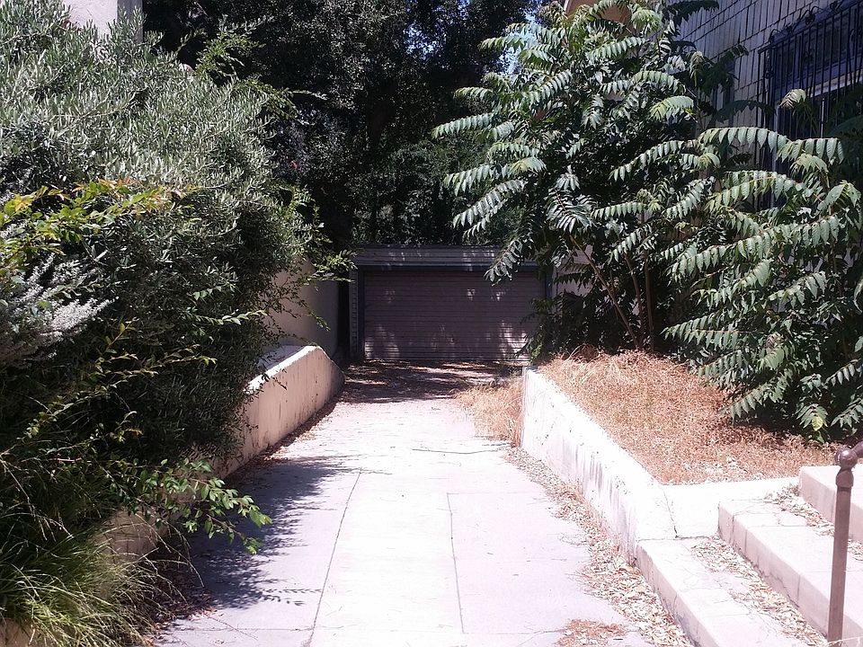 2nd image of 2113 Navarro Ave