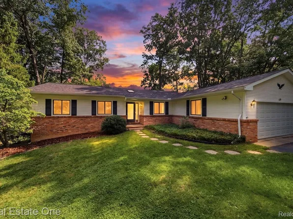 473 Fairwood Rd, Pinckney, MI 48169
