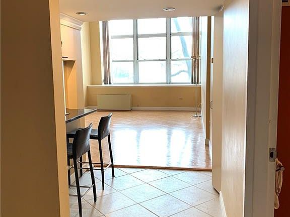 3rd image of 1-218 Landmark Sq Unit 218