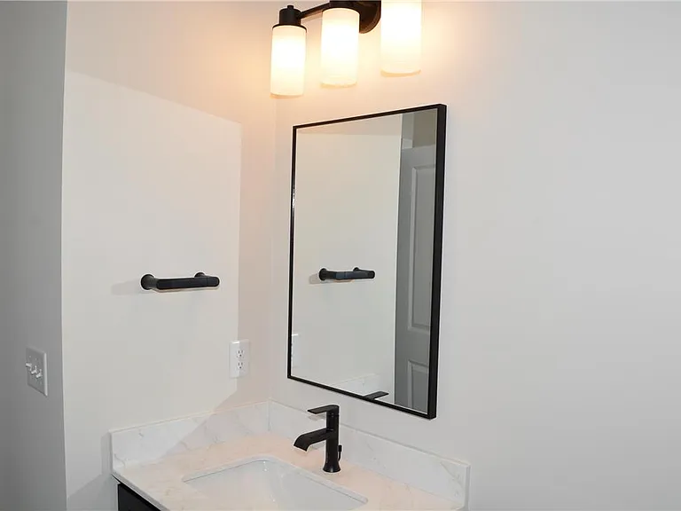 2905 Roosevelt St — Photo 2