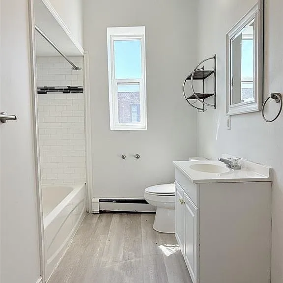 1188 Wyandotte St E #4 — Photo 12