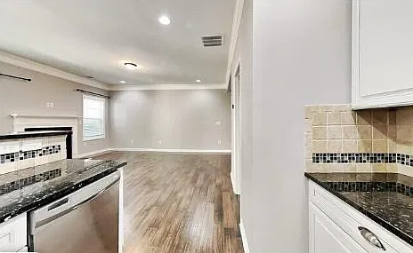 3 bed, 1740 sqft, $2,600 — Photo 2