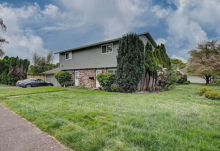 710 NE 15th Ave — Photo 3