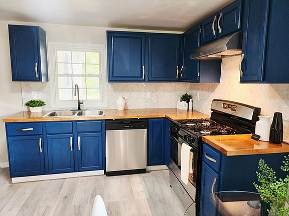 3rd image of 3109 Oakwood St