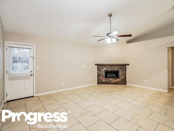 4th image of 1628 Twin Oak Dr W
