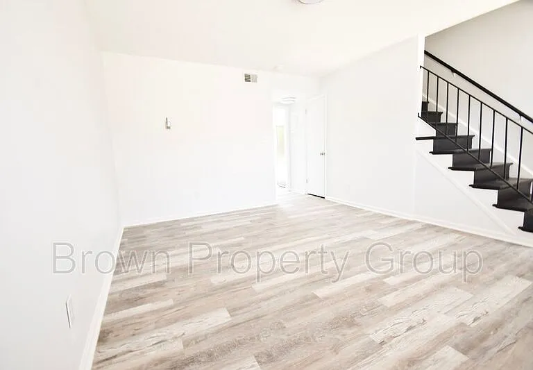 2105 Grand Prix Dr #E — Photo 2