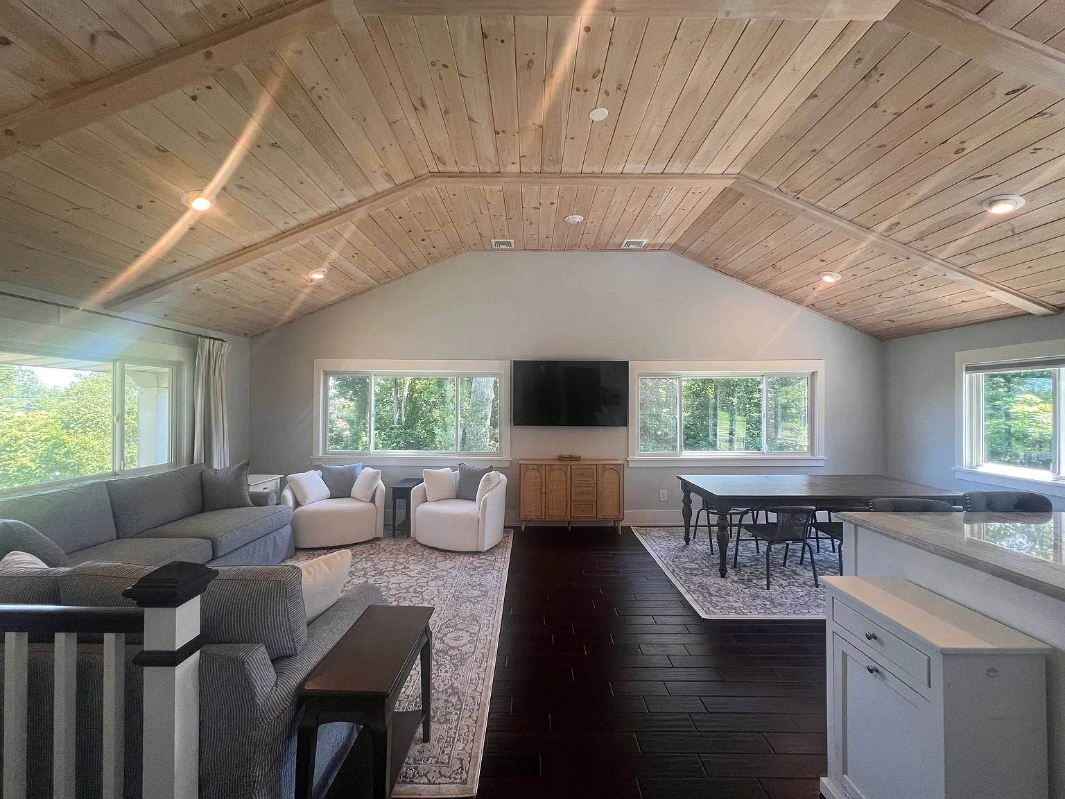 3 bed, 2000 sqft, $5,000 — Photo 2
