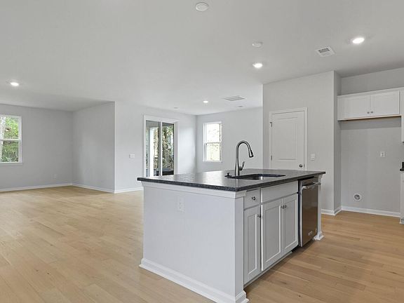 5th image of 327 Dickerson Ln