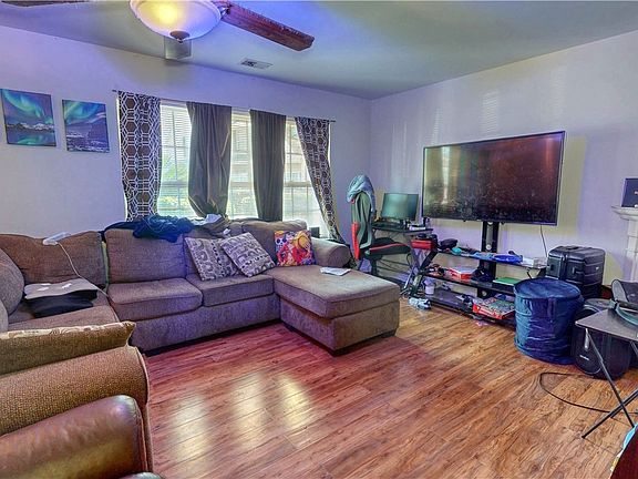 3rd image of 180 Sonata Circle