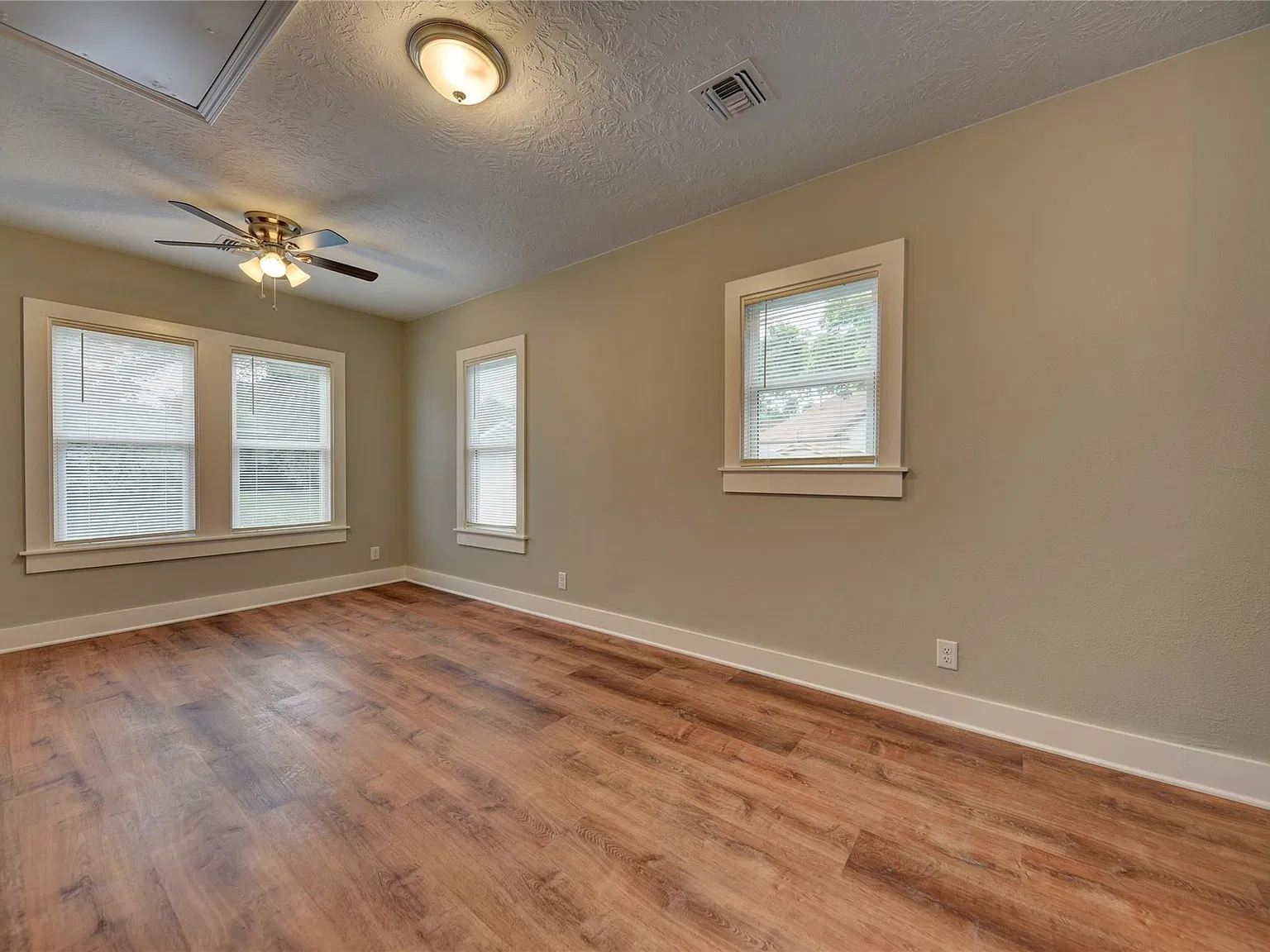 1 bed, 1.0 bath, 613 sqft, $1,050 — Photo 4