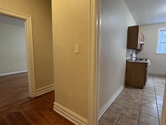 5th image of 1521 W Union St APT 202