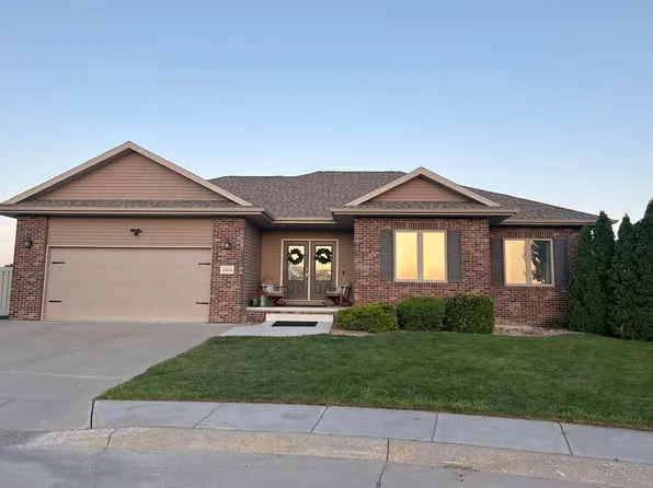 1004 W 9th Street Pl, Kearney, NE 68845