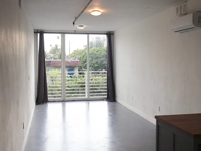542 SW 3rd St #B2 — Photo 2