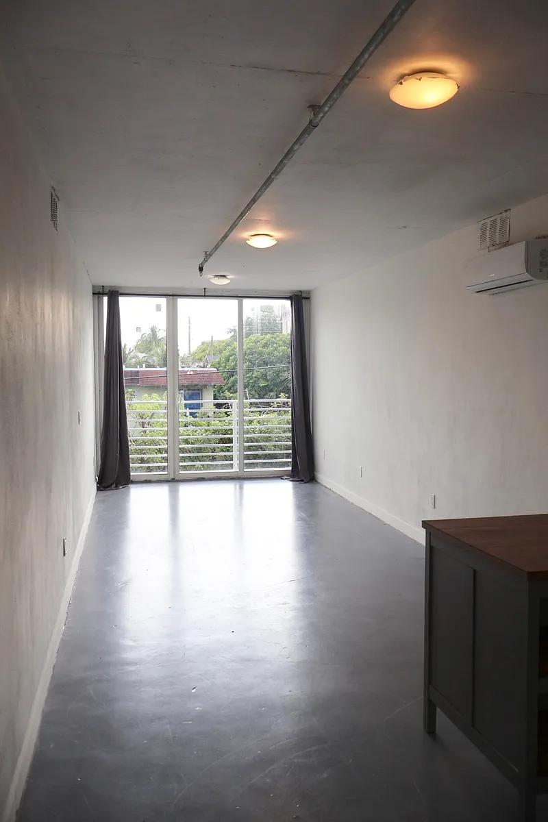 Building Photo - 542 SW 3rd St #B2