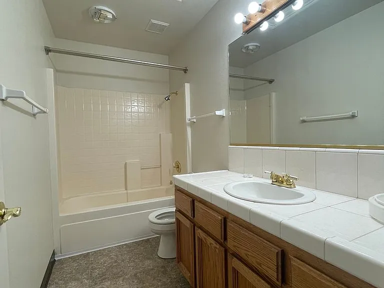 4424 Heather Ridge Ln — Photo 8