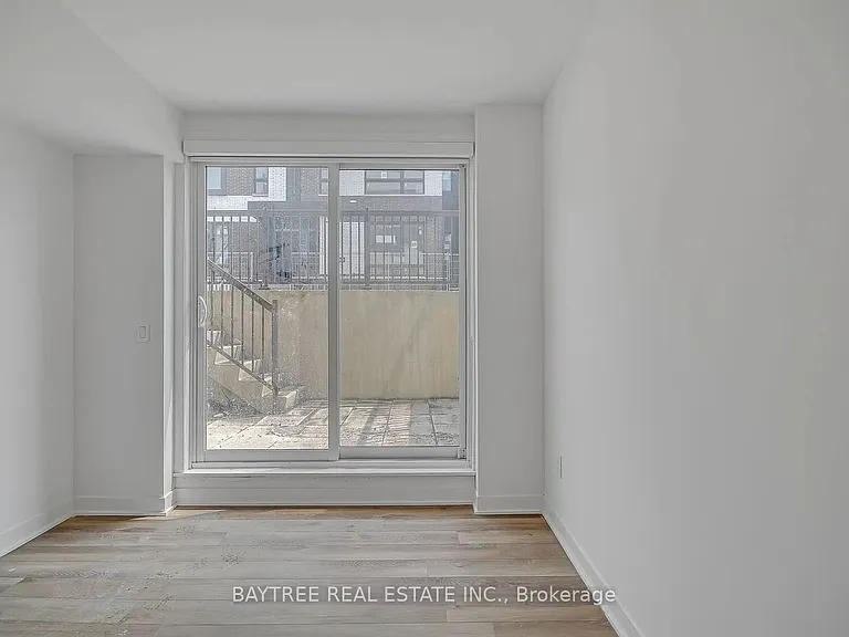 30 Ed Clark Gdns #Townhouse 4 — Photo 18