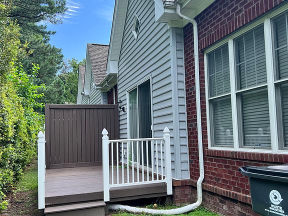 3rd image of 1008 Christiana Cir