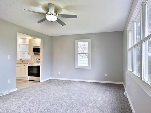 4th image of 4488 Clover Ln