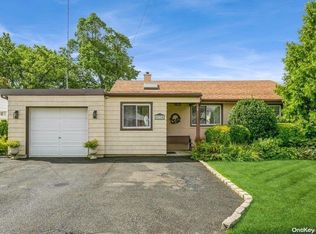 73 Wood Ln, Valley Stream, NY 11581