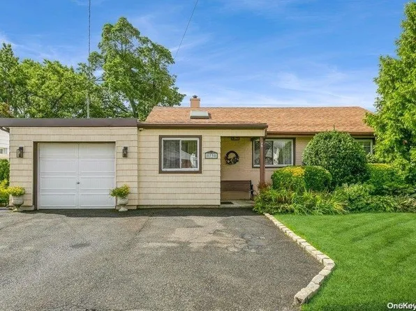 73 Wood Lane, Valley Stream, NY 11581