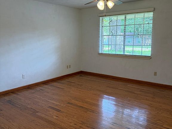 3rd image of 3529 Wood Hill Dr