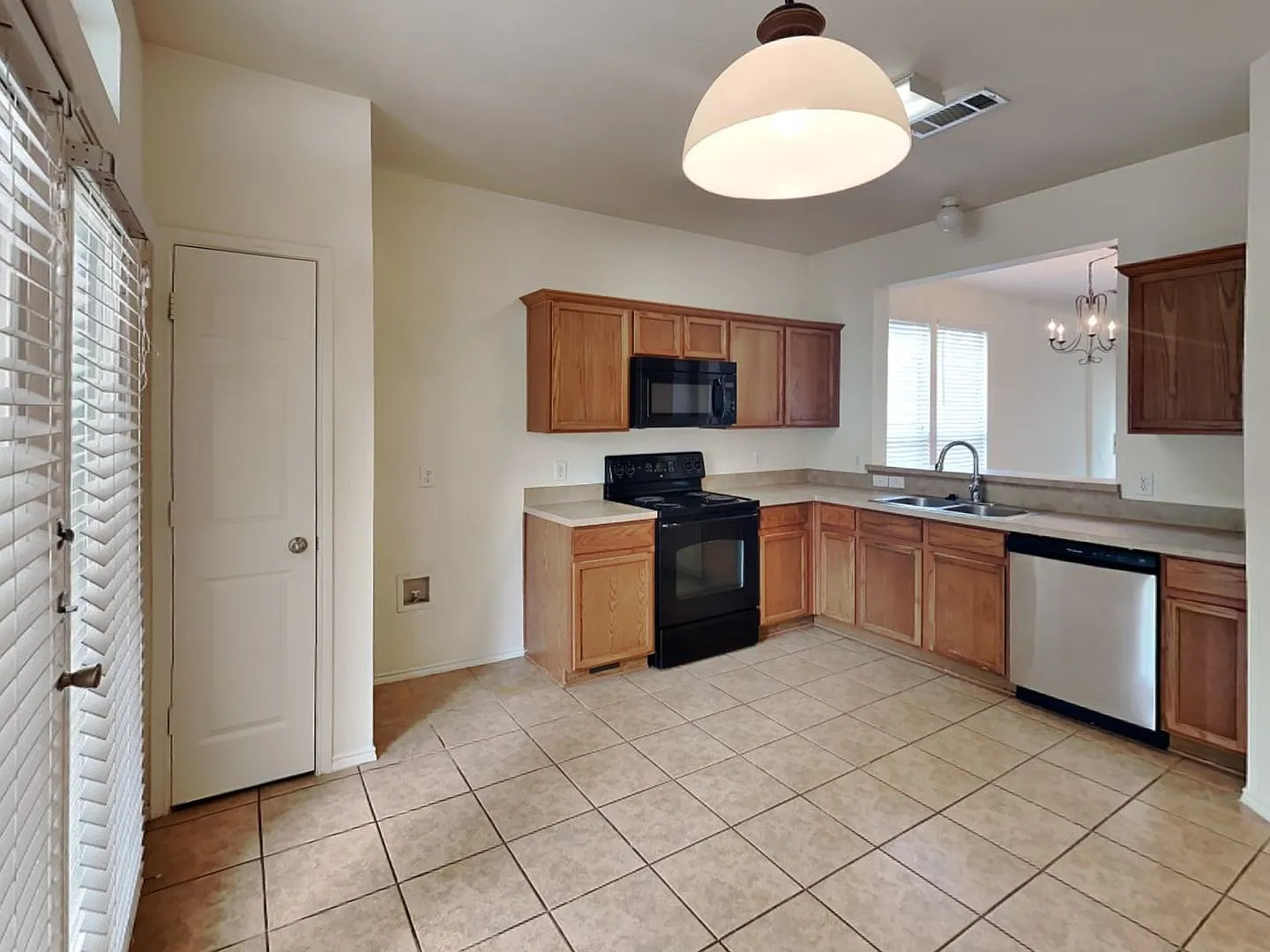 Move In Ready Now! — Photo 4