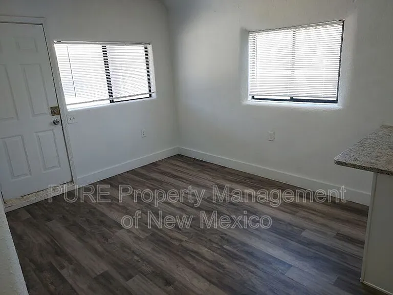 228 Vermont St NE #B — Photo 2