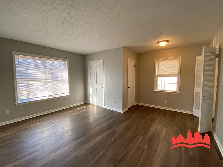 4574 Whiteside St — Photo 5